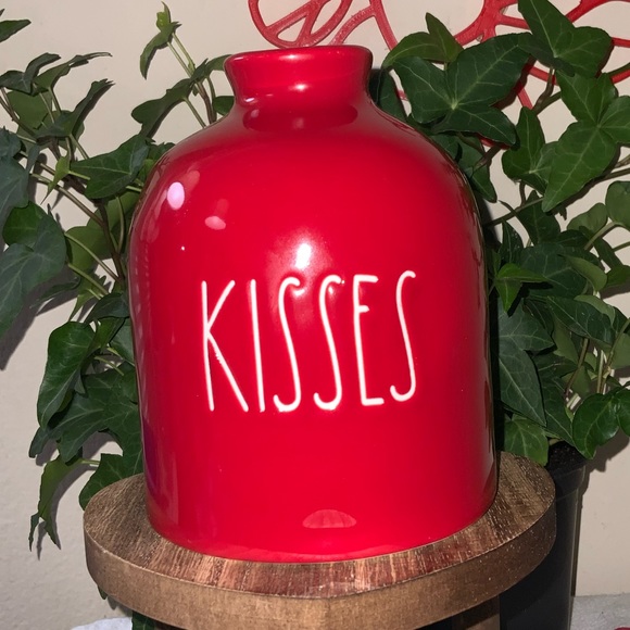 Rae Dunn KISSES Flower Vase - Picture 4 of 7